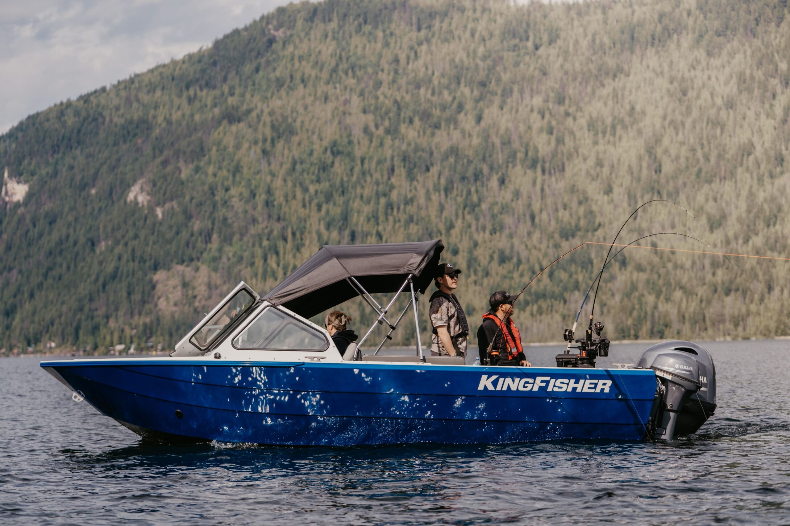 KingFisher 1825 Falcon blue fishing boat with family on coastal water